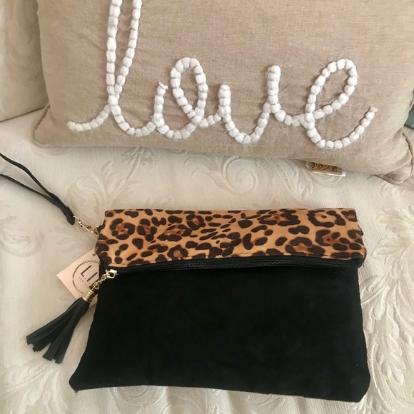 ⭐️🆕Leopard crossbody/clutch! Darling! Faux suede - Picture 3 of 4